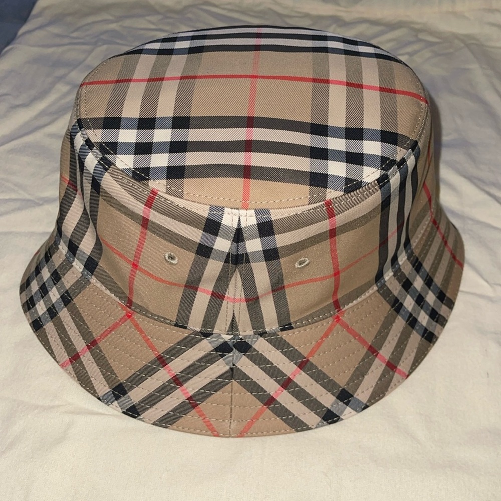 Preloved Burberry bucket hat pristine condition size is medium - Picture 1 of 10